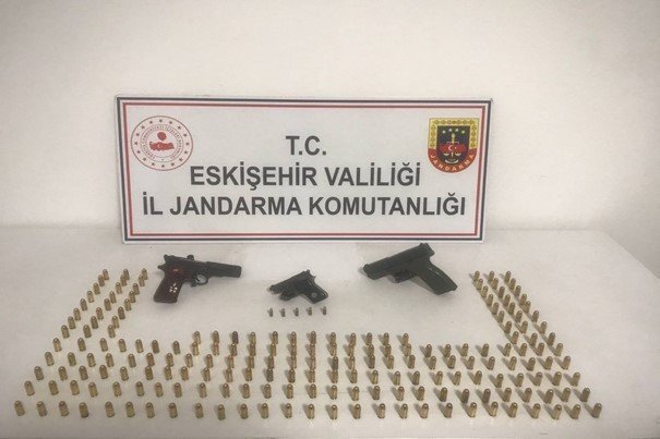 Rize’den Eskişehir’e getirilen kaçak silahlar ve mermiler ele geçirildi