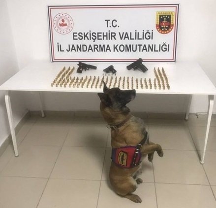 Rize’den Eskişehir’e getirilen kaçak silahlar ve mermiler ele geçirildi