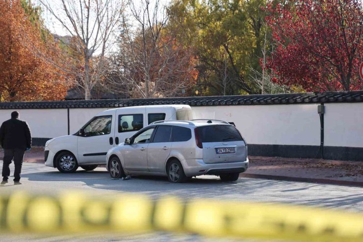 Kovalamacada ateş açılarak durdurulan araç polisi alarma geçirdi