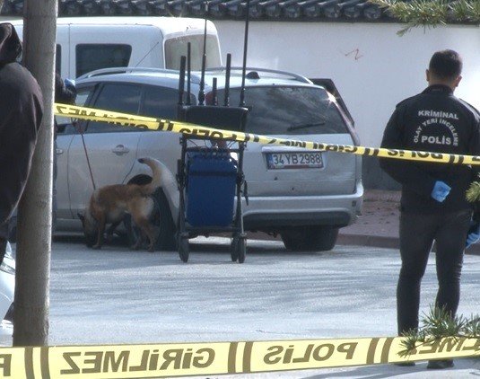 Kovalamacada ateş açılarak durdurulan araç polisi alarma geçirdi