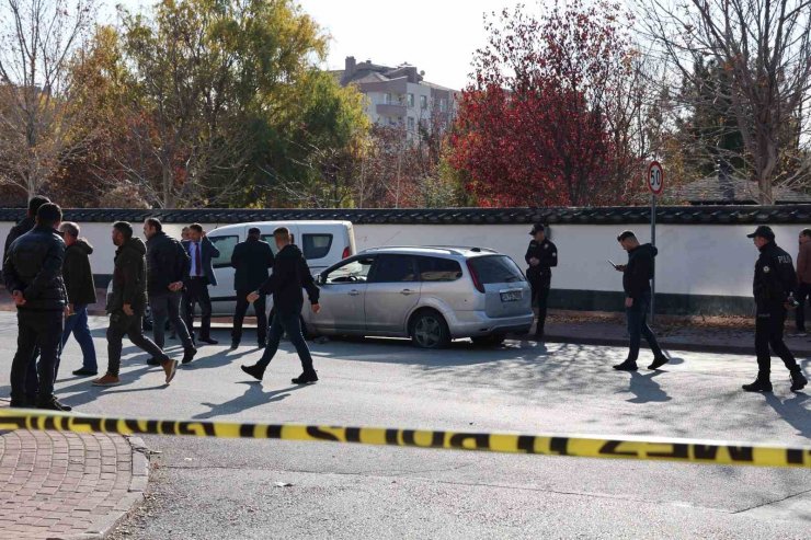 Kovalamacada ateş açılarak durdurulan araç polisi alarma geçirdi