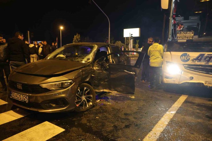 Kırmızı ışıkta geçen yolcu otobüsü otomobile çarptı: 1 yaralı