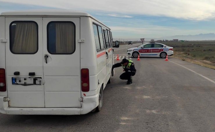 Aksaray’da jandarma ekipleri kış lastiği denetiminde