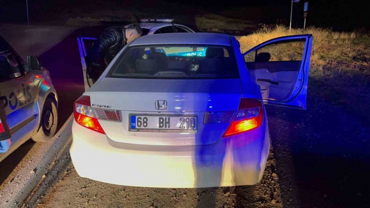 Uyuşturucudan girdikleri cezaevinden izinli çıkıp uyuşturucuyla polisten kaçtılar