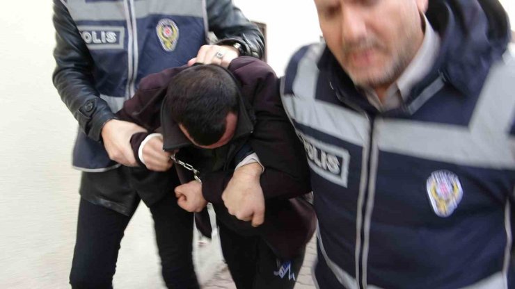 Kayseri’de 7 aracın lastiğini patlatıp "sanki adam öldürdük" diyen şüpheli tutuklandı