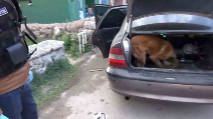 Aksaray’da uyuşturucu tacirlerine operasyon: 4 tutuklama