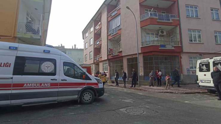 Polisten kaçmak isterken havalandırma boşluğunda sıkıştı