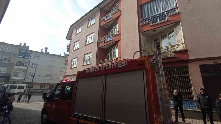 Polisten kaçmak isterken havalandırma boşluğunda sıkıştı