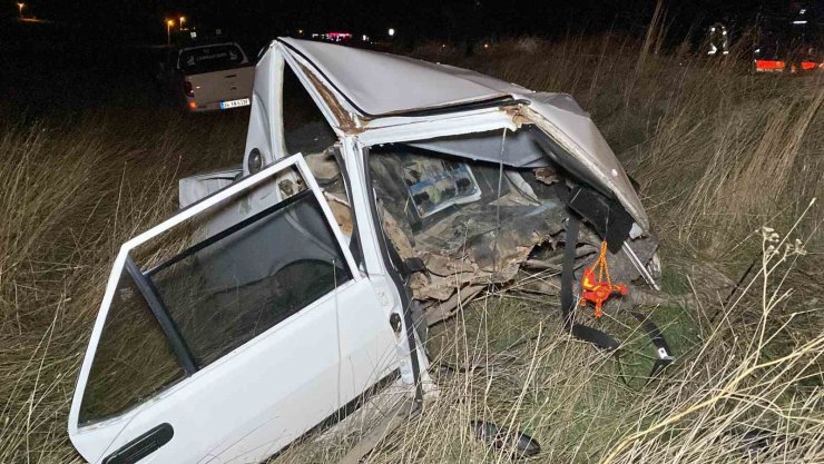 Arazi aracı ile çarpışan otomobil ikiye bölündü: 5 yaralı
