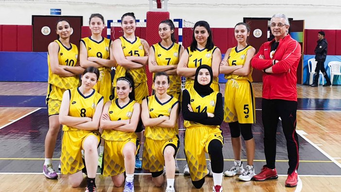 selcuk-universitesi-basketbol-takimlari-birinci-oldu-1.jpg