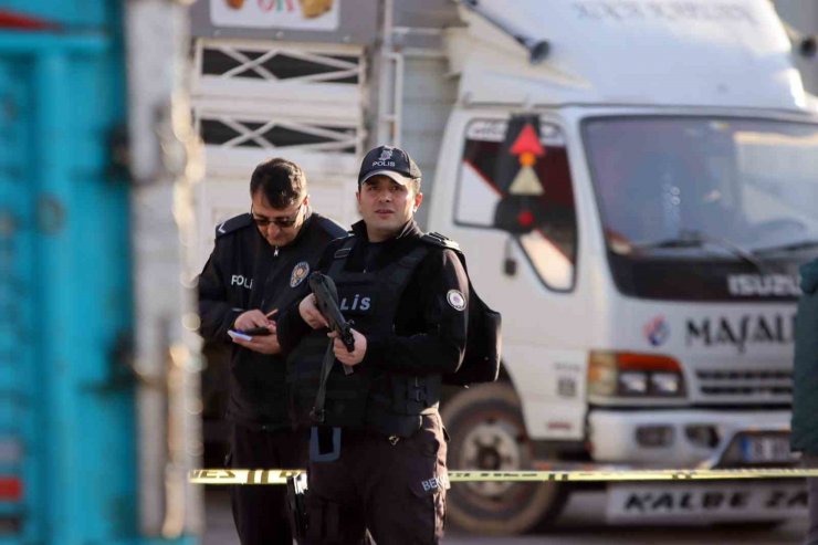 Hal kompleksindeki kanlı karşılaşmada ağır yaralanan şahıs hayatını kaybetti