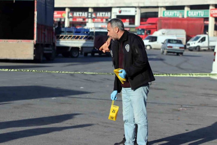 Hal kompleksindeki kanlı karşılaşmada ağır yaralanan şahıs hayatını kaybetti
