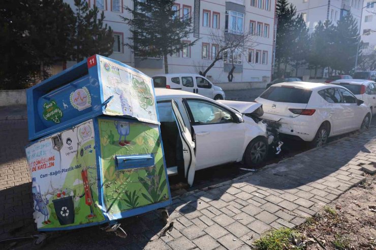 Aracına çarpan şoföre kızdı: "Arabayı duman etmişsin"