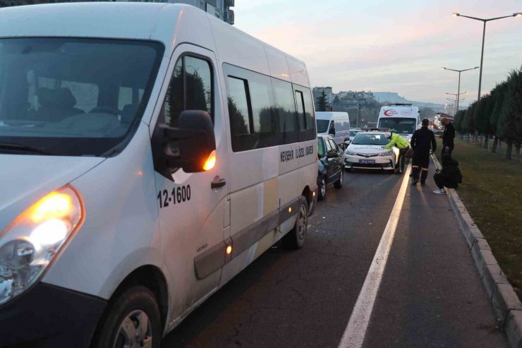 Nevşehir’de minibüs ile otomobil çarpıştı: 2 yaralı