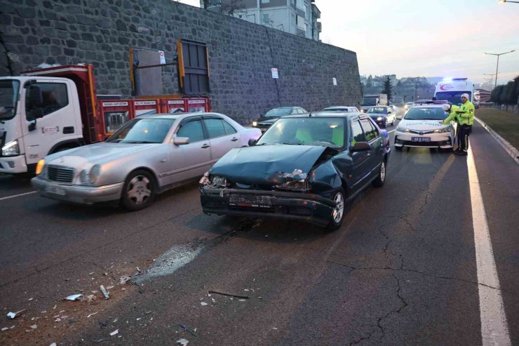 Nevşehir’de minibüs ile otomobil çarpıştı: 2 yaralı